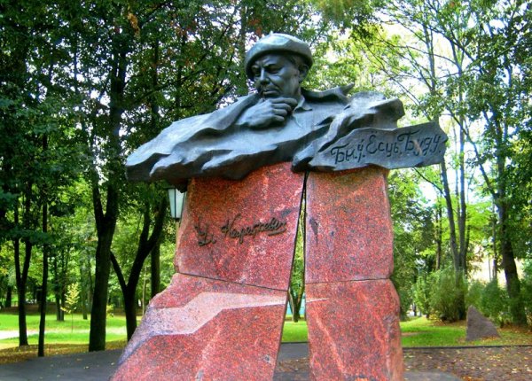 Памятник Владимиру Короткевичу,Памятник, скульптура,Витебск
