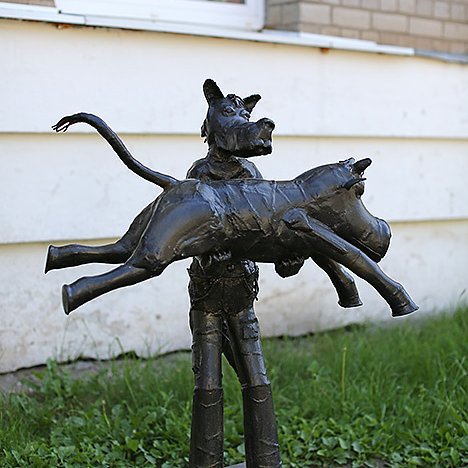 Скульптура волка с телёнком,Памятник, скульптура,Иваново