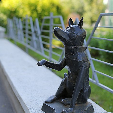 Скульптура собаки,Памятник, скульптура,Иваново