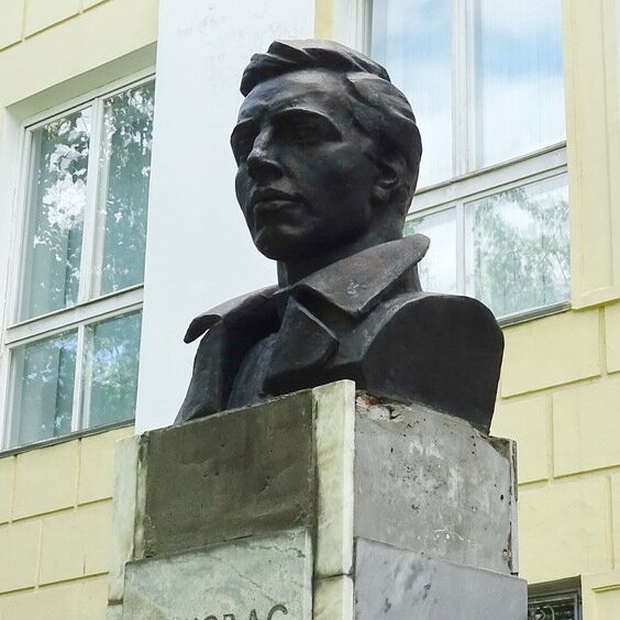 Памятник А. С. Бубнову,Памятник, скульптура,Иваново