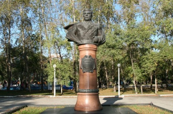 Бюст маршалу Р. Я. Малиновскому ,памятник,Хабаровск