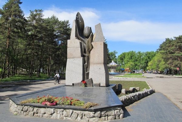 Черный тюльпан ,памятник,Хабаровск