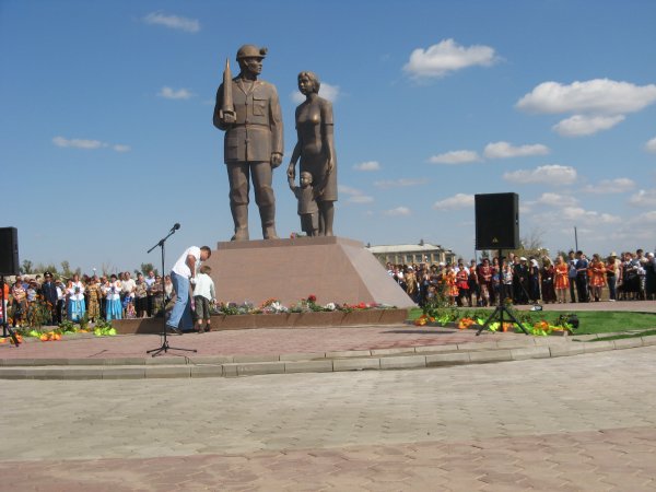 Памятник Шахтерская семья ,Памятник,Шахтинск