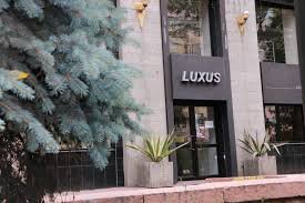 Luxus,магазин одежды и аксессуаров,Алматы