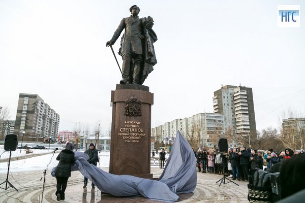 Памятник первому губернатору Енисейской губернии А. П. Степанову в Красноярске