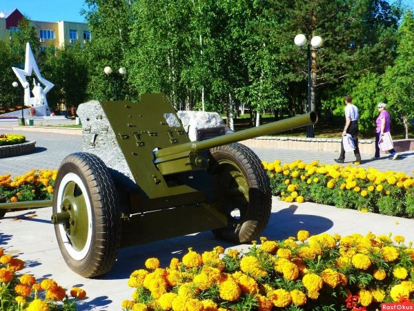 Памятник в честь 70 лет победы Великой отечественной войне Пушка