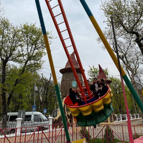 Аттракцион поставить бутылку на наклонной доске