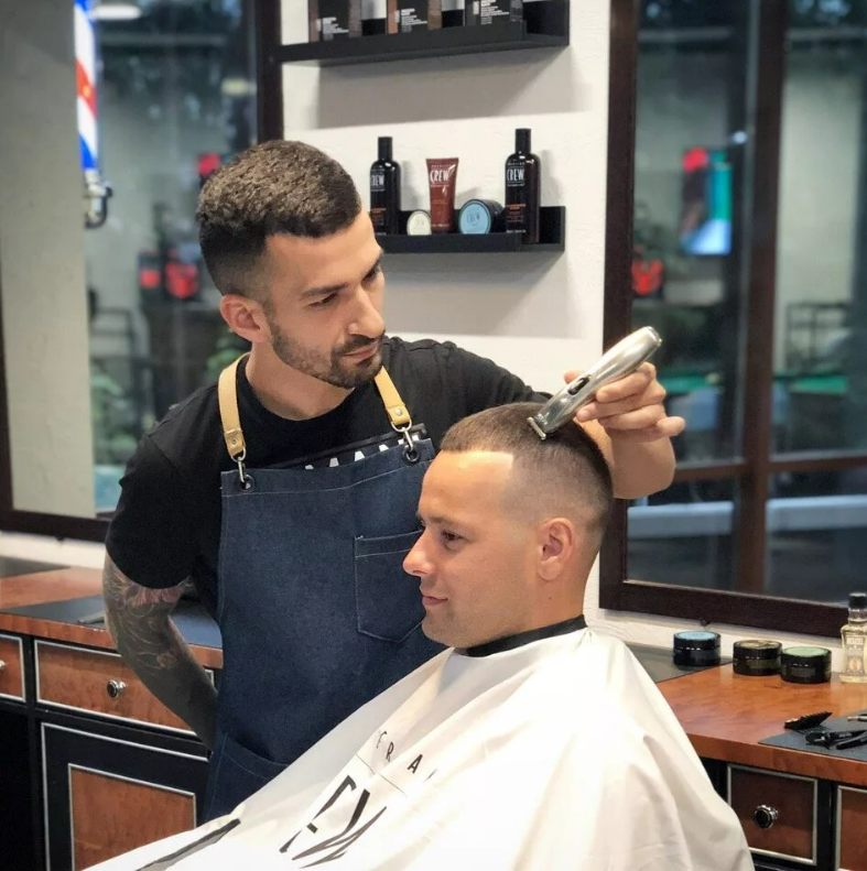 Барбер шопы нижнего. Trueman Barbershop Кудрово. Никита барбер. Trueman Barbershop, Кудрово, Ленинградская улица. Trueman Barbershop Всеволожск.