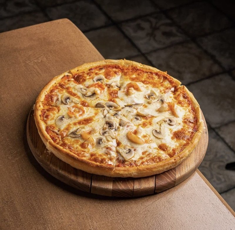 Пицца тома. Пицца том ям. Пицца Хаус Нальчик Лермонтова. Фото пиццы на темном фоне.