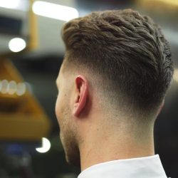 Модельная стрижка (с мойкой головы)