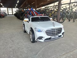 Электромобиль Mercedes Benz