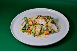 САЛАТ ЦЕЗАРЬ С КУРИЦЕЙ