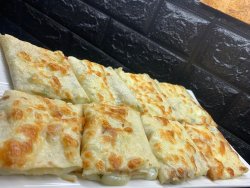 Сыр с зеленью в лаваше