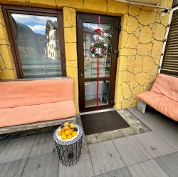 Квартира в эко стиле, с собственным двориком для отдыха