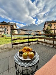 Квартира в эко стиле, с собственным двориком для отдыха