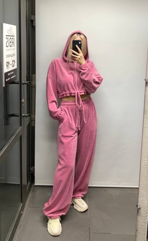 Костюмы в ткани велюр