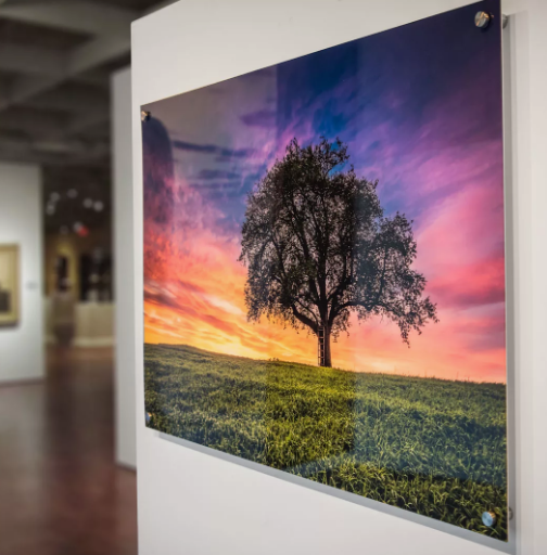 Интерьерная УФ-печать на белой/прозрачной самоклейке от 4 до 5 м² с резкой