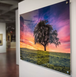 Интерьерная УФ-печать на белой/прозрачной самоклейке от 4 до 5 м² с резкой