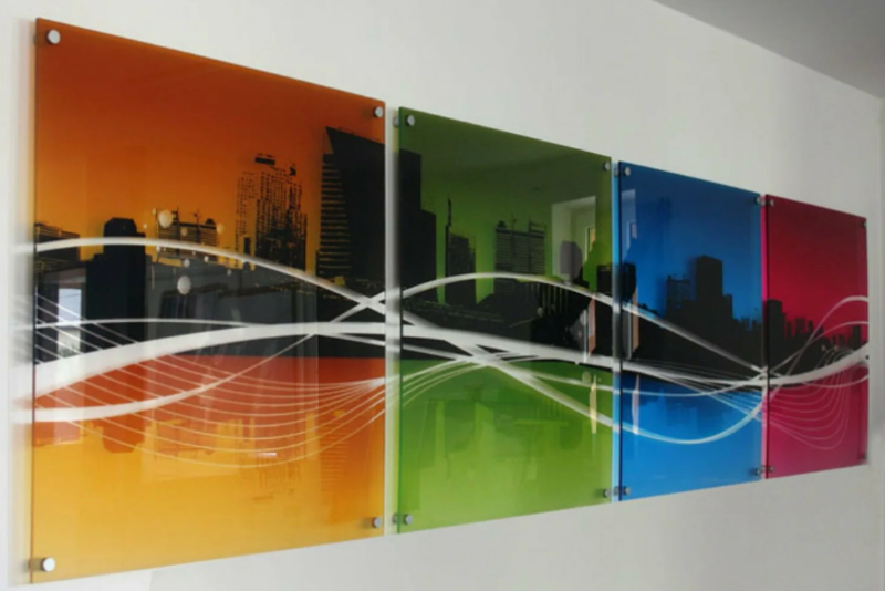 Интерьерная УФ-печать на белой/прозрачной самоклейке 2 м² с резкой