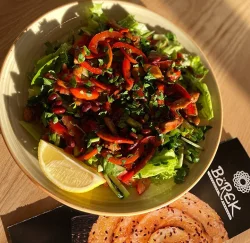 Теплый салат с куриным филе