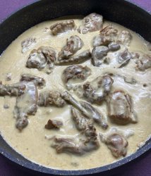 Кролик в сметане