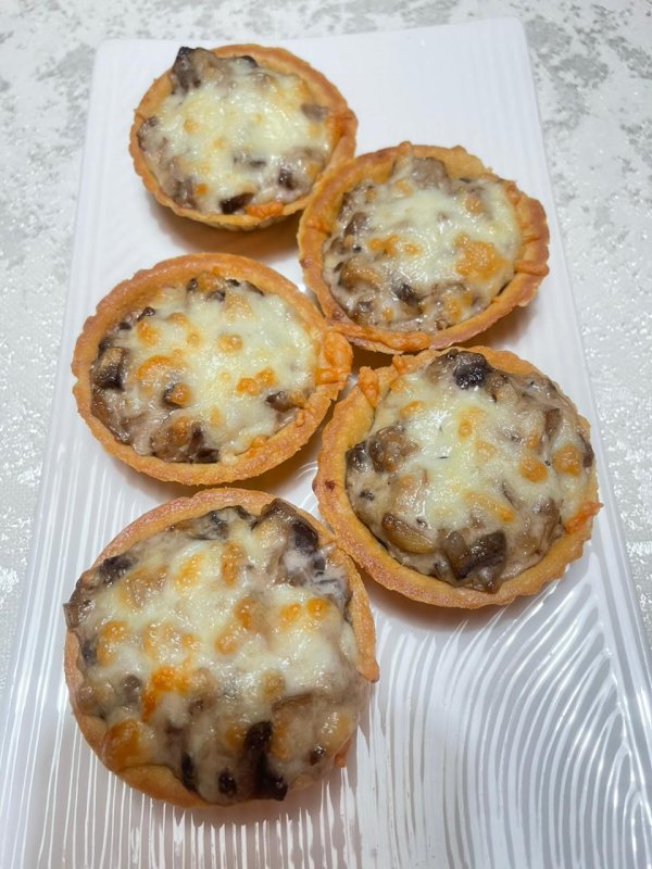 Жюльен грибной из свежих шампиньонов в тарталетках