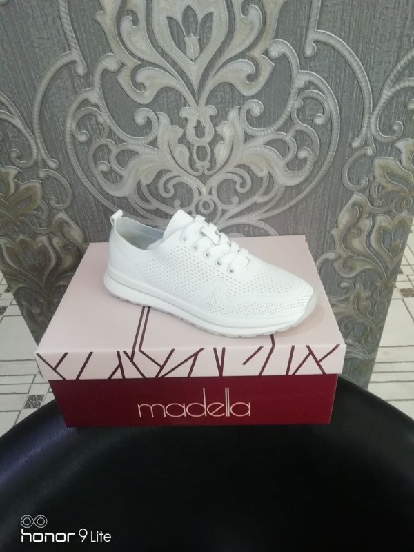 Кроссовки женские Madella