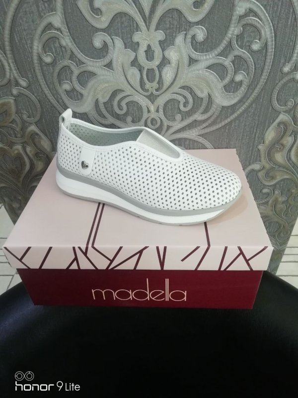 Кроссовки женские Madella