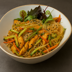 Фунчоза с куриной грудкой и овощами