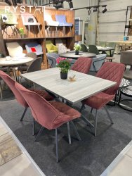 Столы и стулья