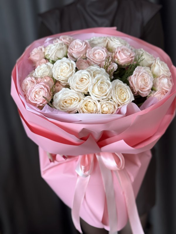 Пионовидная роза