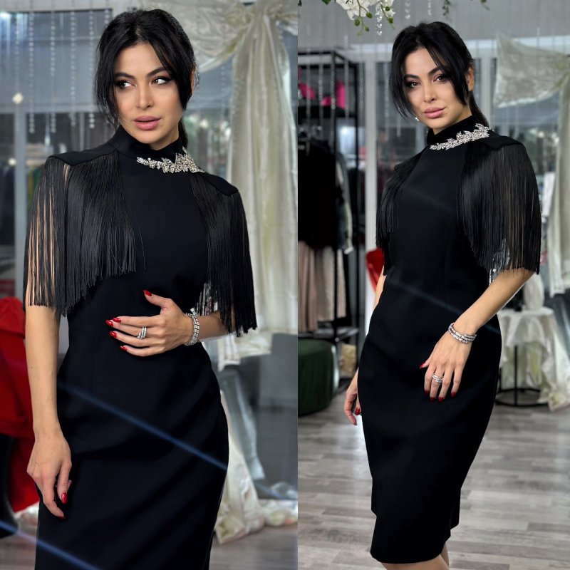 Платье со стойкой