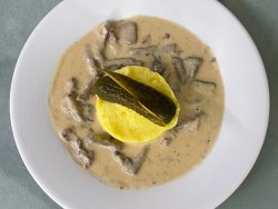 Бефстроганов с грибами и пюре 