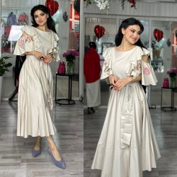 Платье с расшитыми рукавами