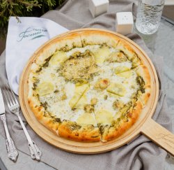 Пицца с картофелем и сыром сулугуни