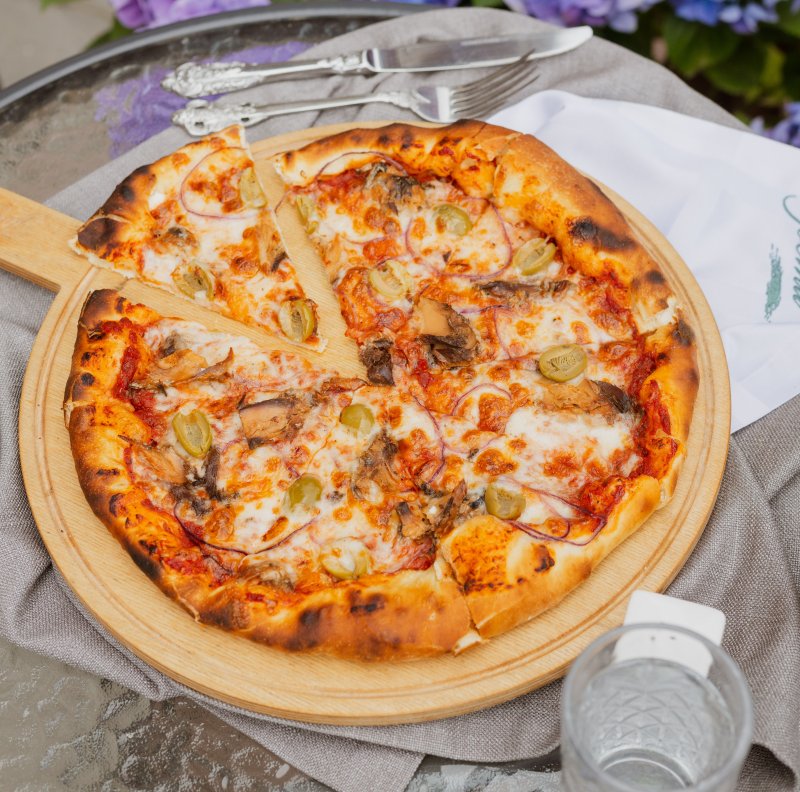 Пицца с тунцом