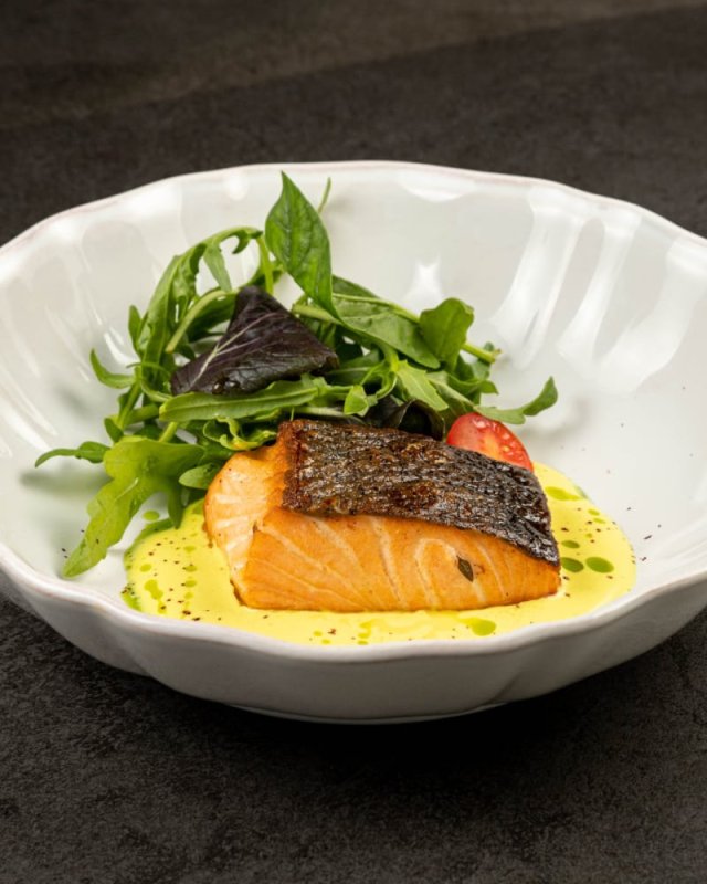 Семга под шафрановым соусом