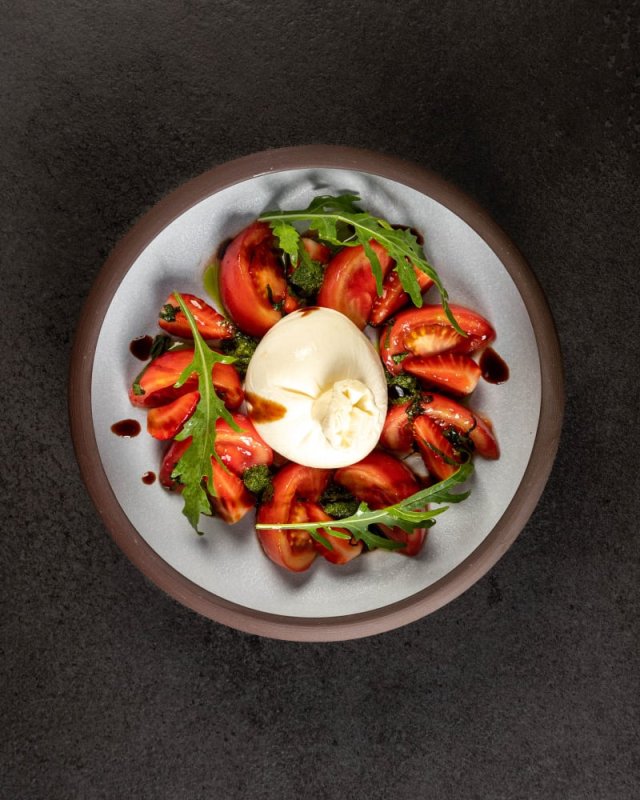 Буратта с томатами