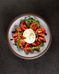 Буратта с томатами