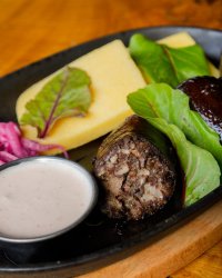 Колбаса кабардинская с пастой (домашняя ливерная колбаса с фаршем из печени и жира, паста, тузлук)