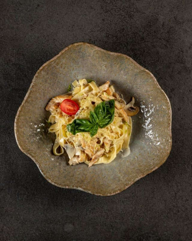 Паста с курицей и грибами