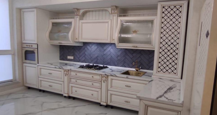 Кухня с итальянскими фасадами. Натуральное дерево.