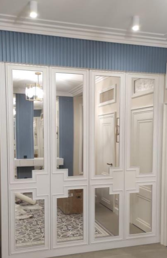 Шкаф с зеркалами на фасадах