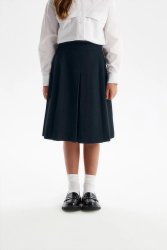 Синяя юбка-миди.