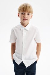 Белая сорочка из натурального фактурного хлопка.