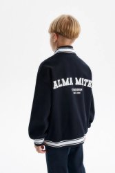 Бомбер оверсайз из мягкого и уютного хлопкового футера.