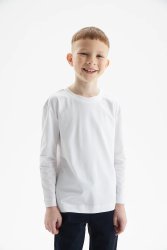 Белый лонгслив из натурального хлопкового трикотажа.