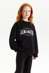 Черный свитшот с принтом "Alma mater", из хлопкового футера.