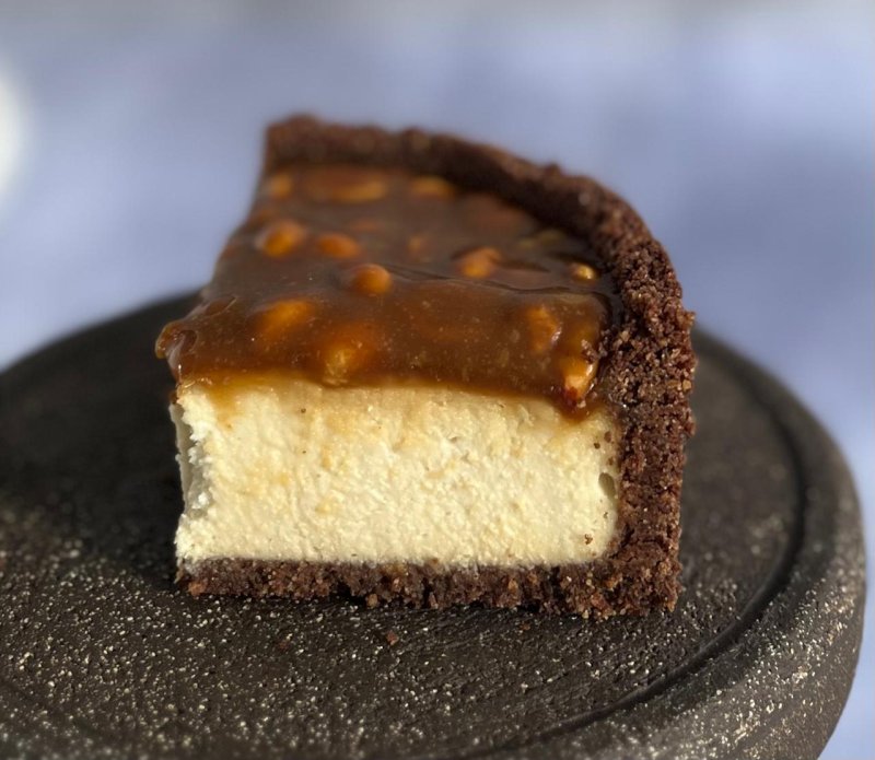 Чизкейк «Сникерс»