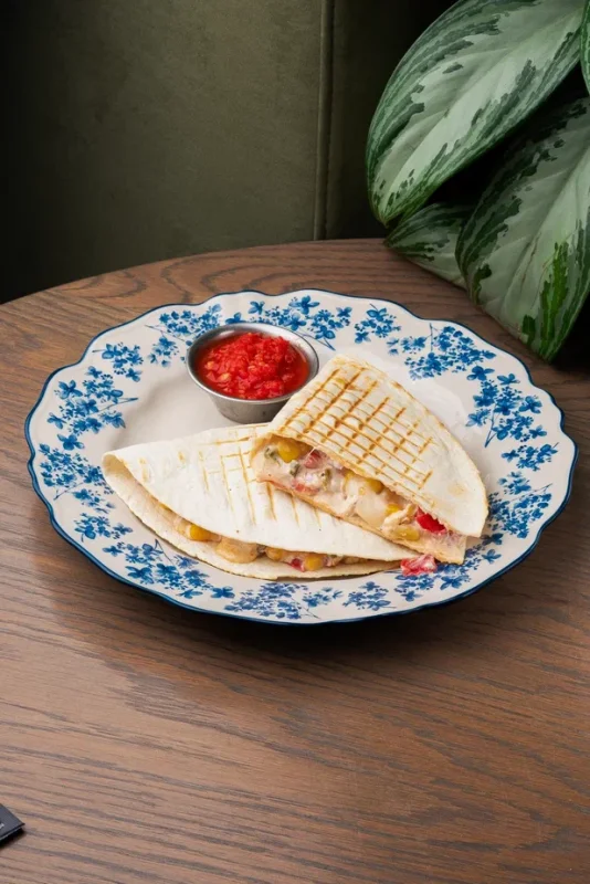 Кесадилья с куриной грудкой